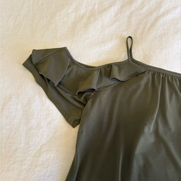 Off-Shoulder Ruffle Sleeve Blouse - Picture 4 of 11